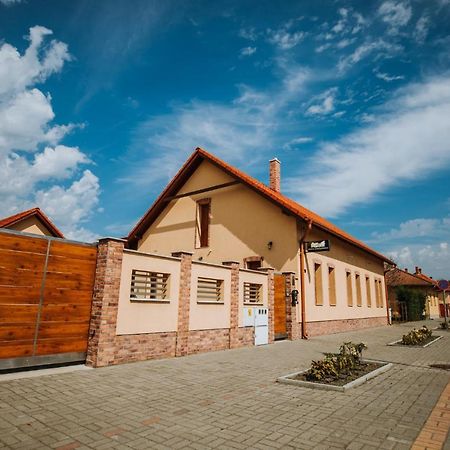 Nemeth Apartmanhazak Mórahalom エクステリア 写真
