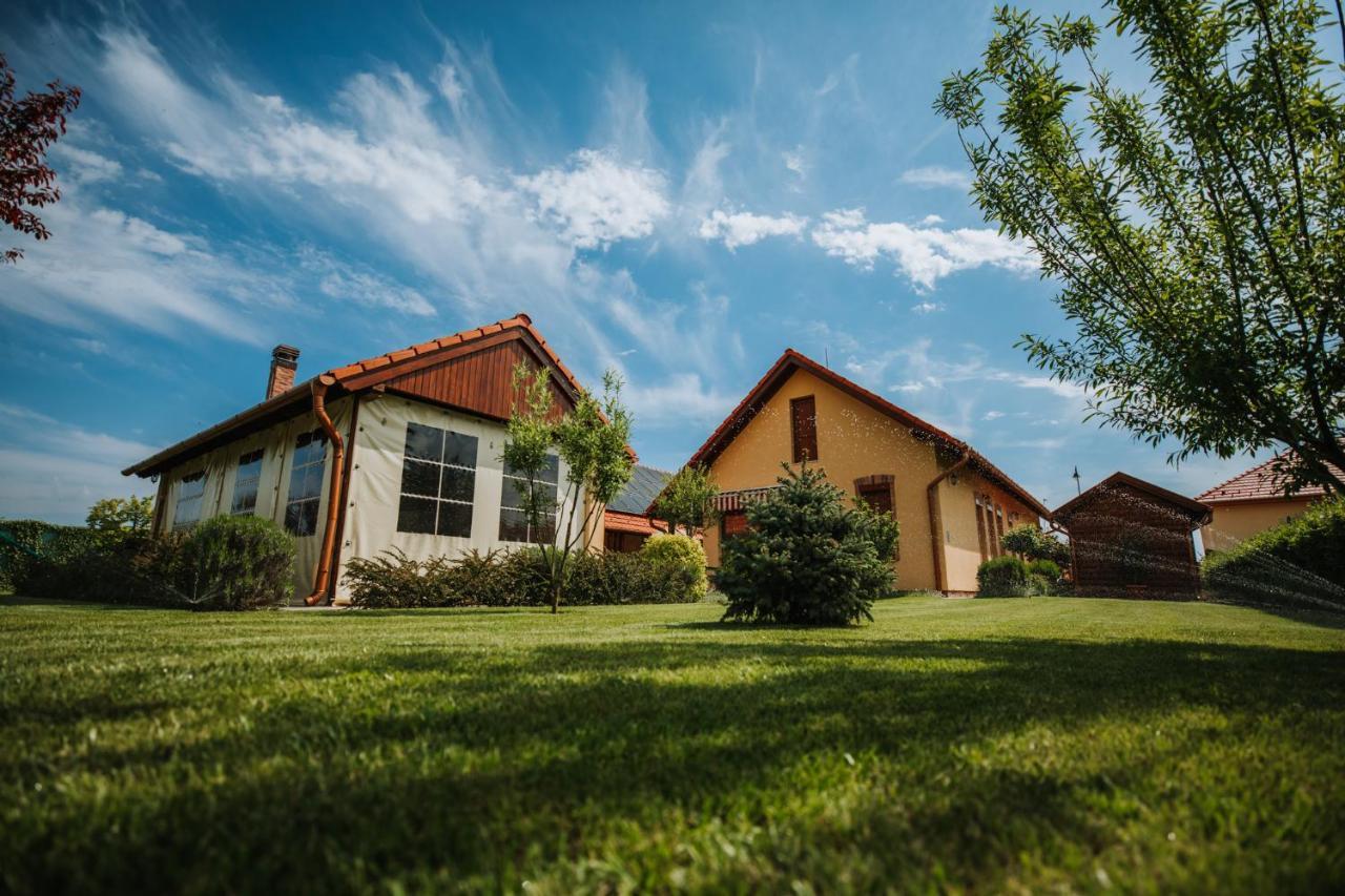 Nemeth Apartmanhazak Mórahalom エクステリア 写真