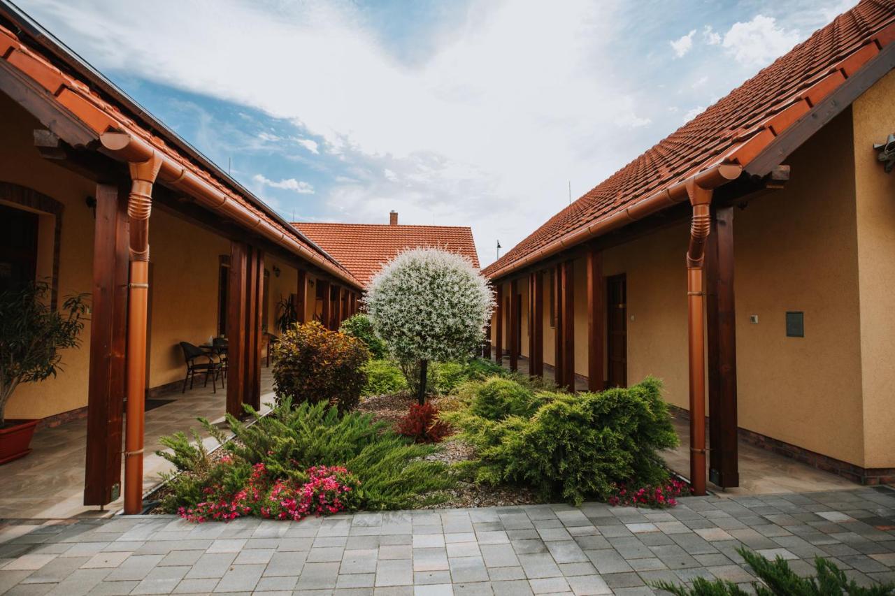 Nemeth Apartmanhazak Mórahalom エクステリア 写真