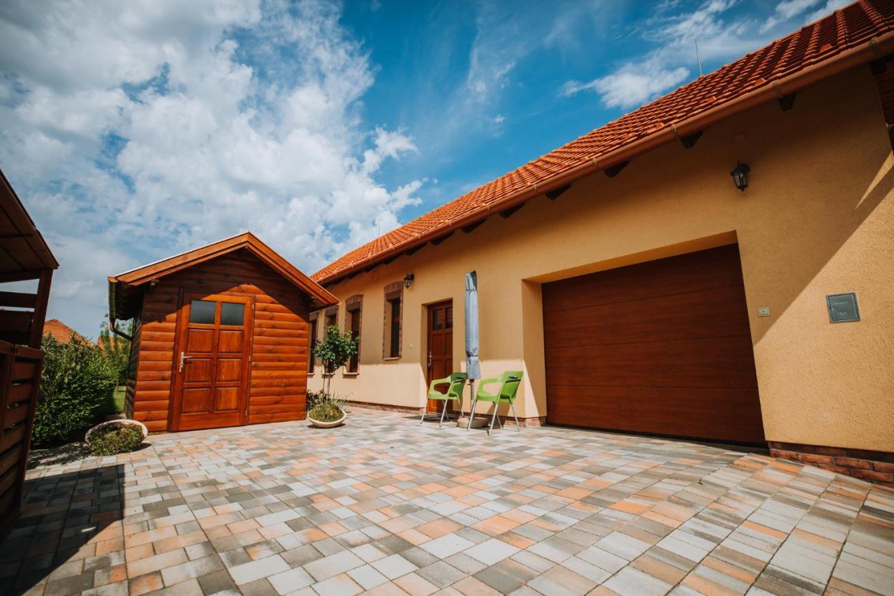 Nemeth Apartmanhazak Mórahalom エクステリア 写真