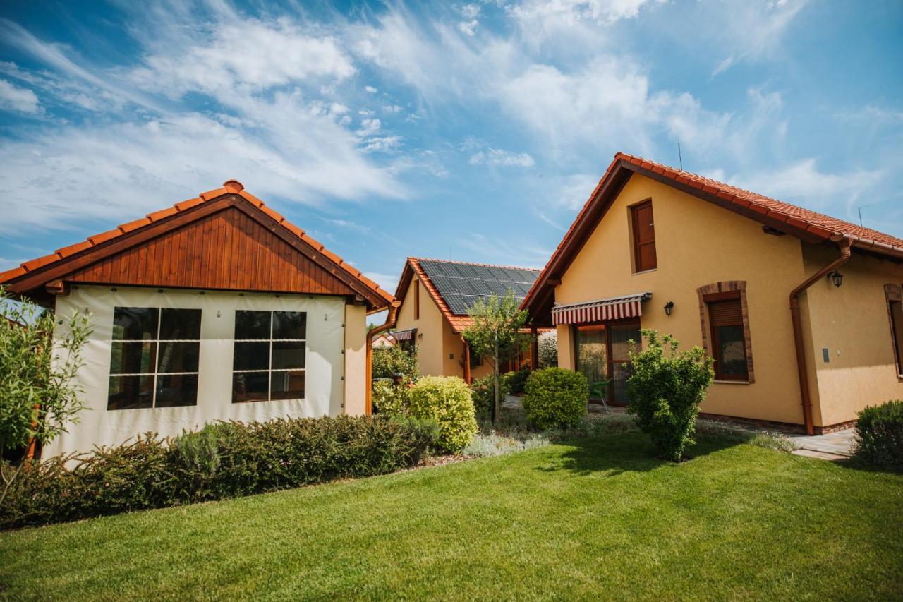 Nemeth Apartmanhazak Mórahalom エクステリア 写真