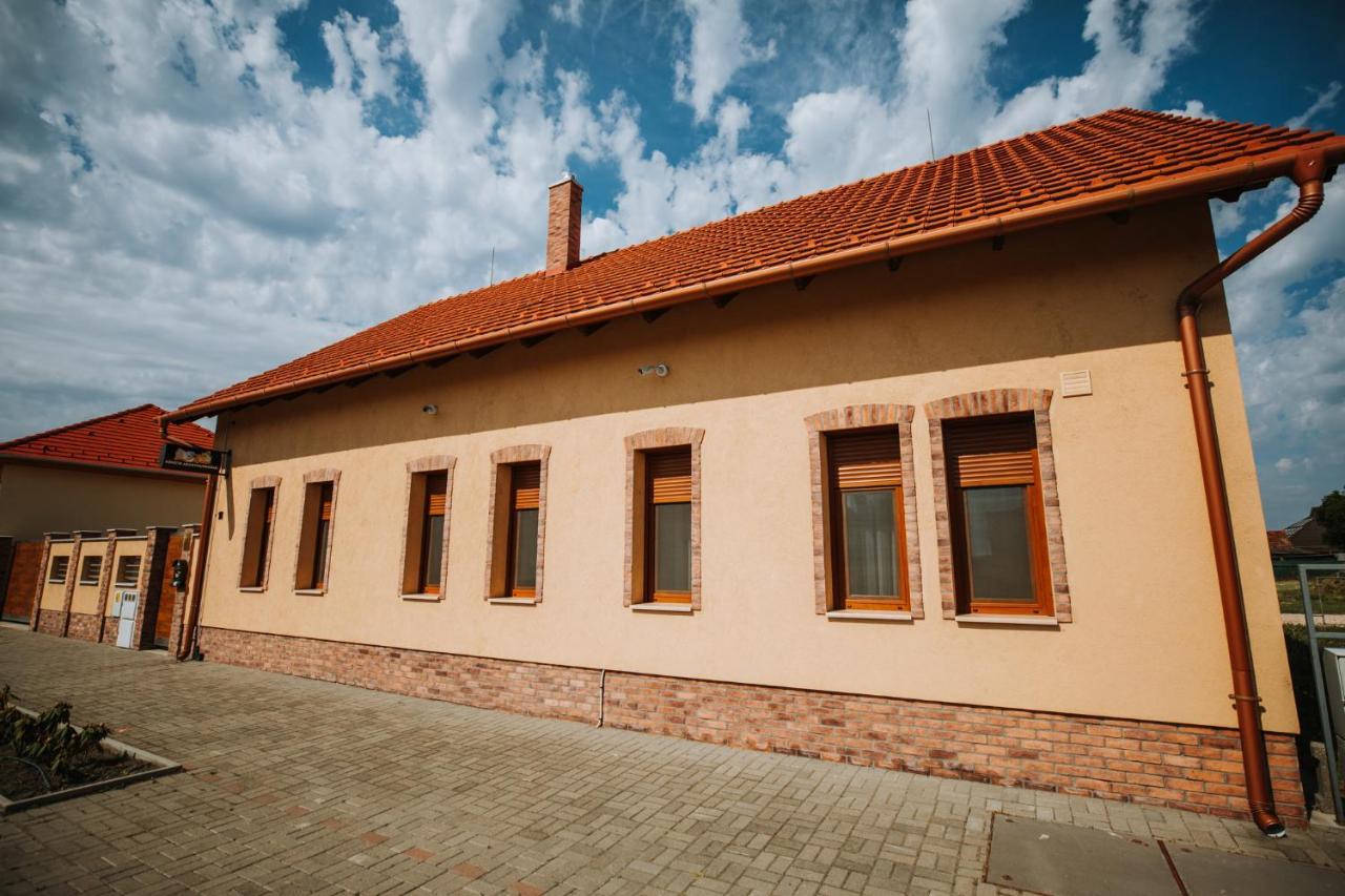 Nemeth Apartmanhazak Mórahalom エクステリア 写真